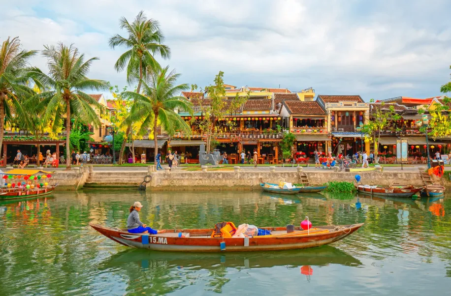 Justine, psychologue française à travers le monde (Vietnam, Israël, Mayotte)